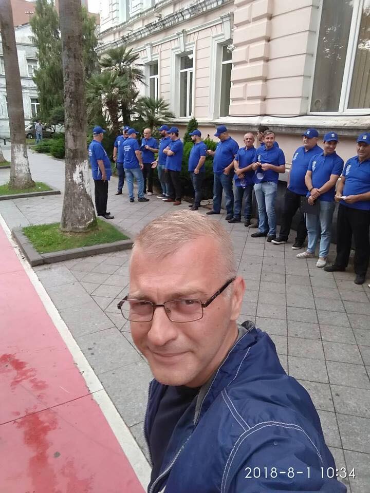 ,, დანიშვნიდან 100 დღის განმავლობაში ცუდ ტონად ითვლება პირველი პირების კრიტიკა”