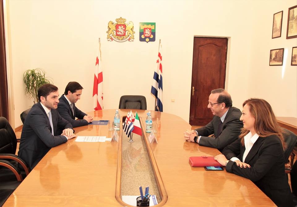 მთავრობის თავმჯდომარე იტალიის ელჩს შეხვდა