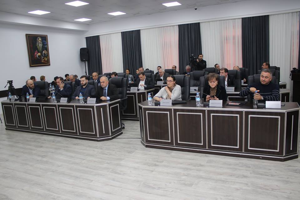 ურთიერთბრალდებები და ტრადიციული ხმაური – აჭარის საკანონმდებლო ორგანოში