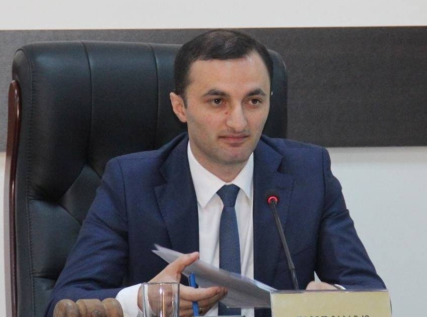 ,, კონსტიტუციაში ცვლილებების შეტანამდე უმაღლეს საბჭოს მთავრობის კონტროლის არანაირი ბერკეტი არ ჰქონდა”