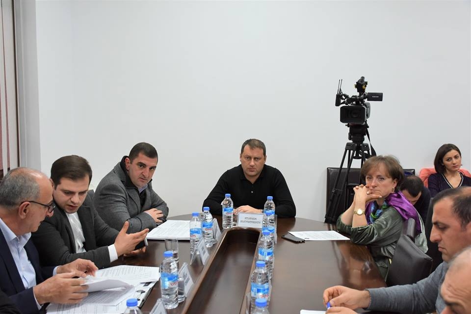 დეპარტამენტები სამინისტროების შემადგენლობაში გადავა