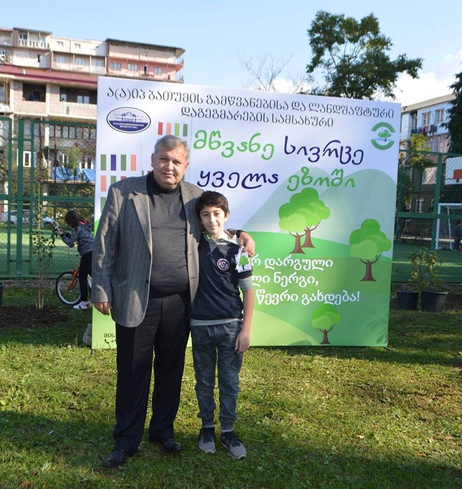 მილიონი, მილიონი, მილიონი,  ყვავილი… ბათუმის ქუჩებში