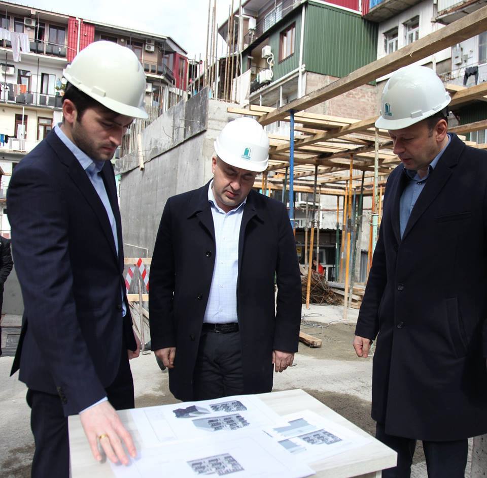 ახვლედიანის ქუჩაზე მშენებლობა დაიწყო