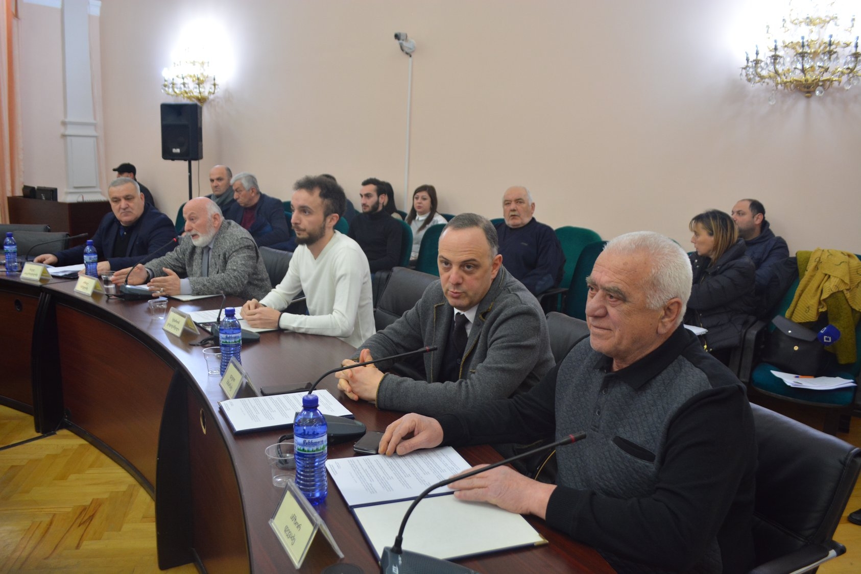 გაზრდილი ბიუჯეტი და ოპოზიციის ბოიკოტის ფონზე წარმართული სხდომა – ბათუმის საკრებულოში