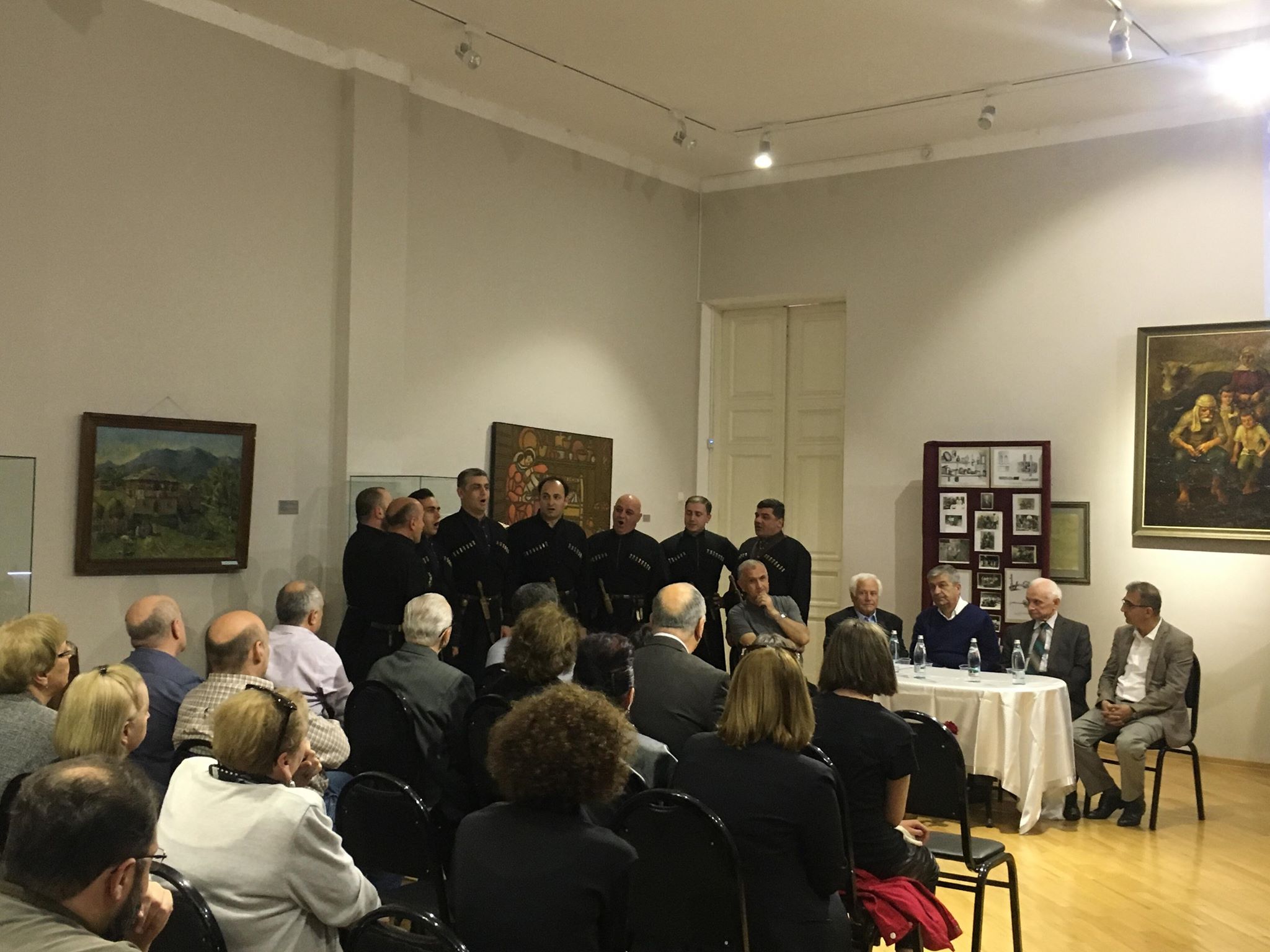 მორიდებული მკვლევარები არიან, იმდენს არ ხმაურობენ, რამდენსაც მათ მიერ გამოქვეყნებული ნაშრომები “