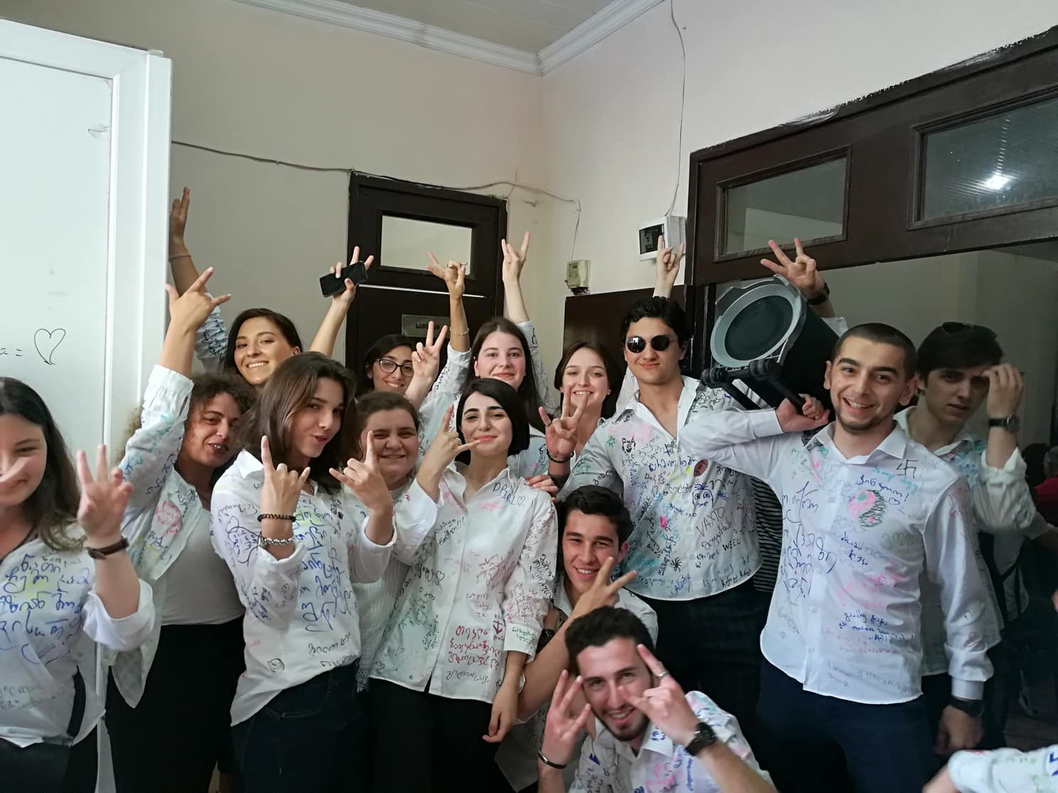 სკოლებში ბოლო ზარი დაირეკა
