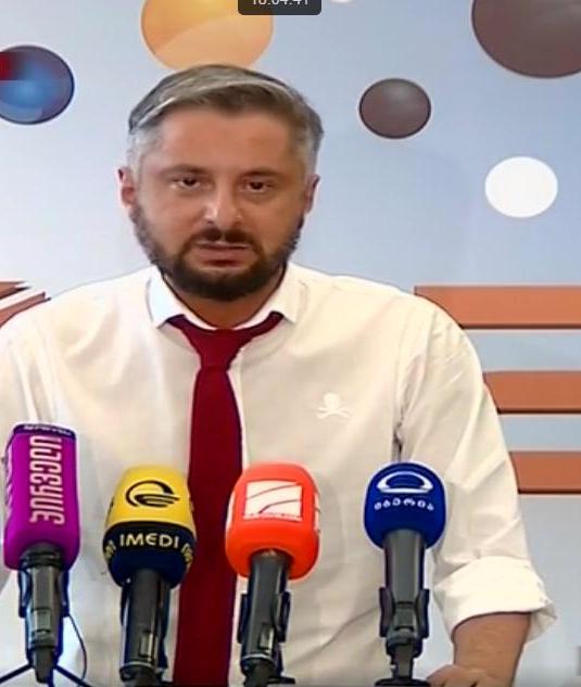 რატომ ყიდის ქიბარ ხალვაში ტელეკომპანიას?