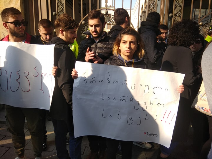ჩავარდნილი კანონპროექტი და ვაკანტური თანამდებობები – პარლამენტში