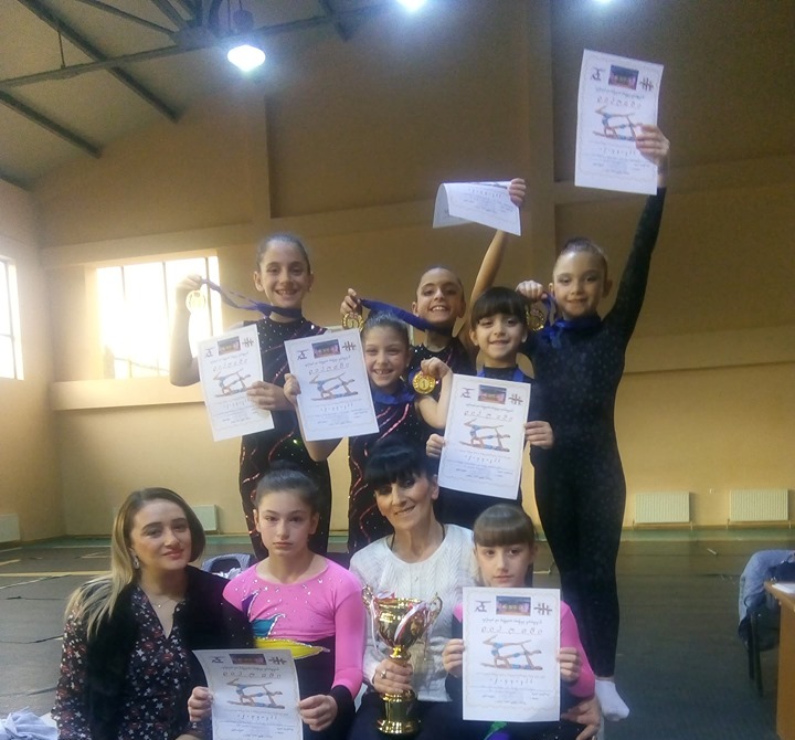 აკრობატებმა გვასახელეს