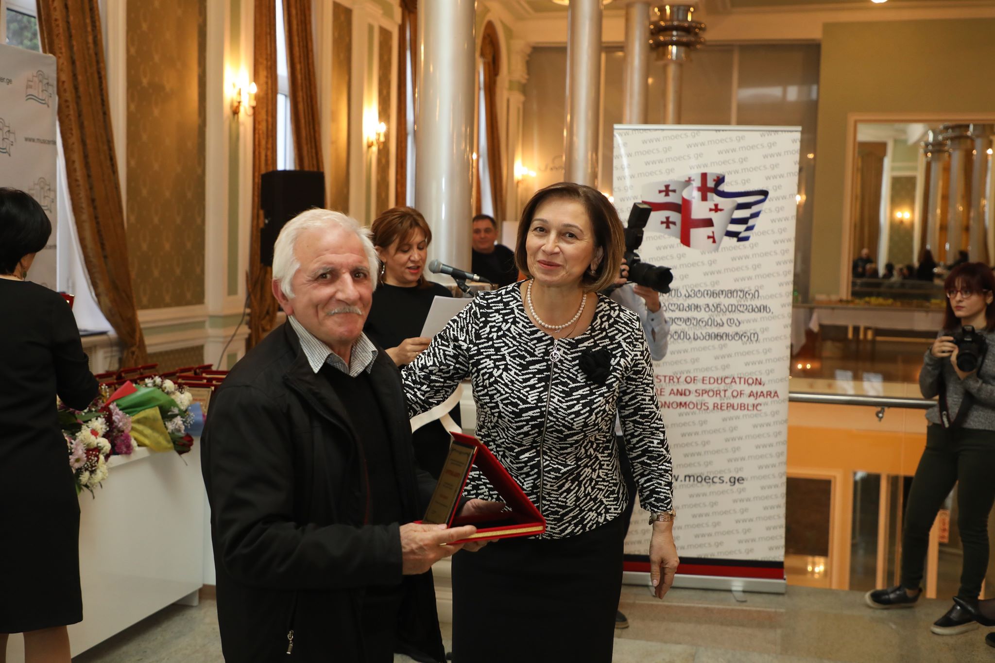 ,,ამ ჯილდოში, მადლობის სიგელი რომ ჰქვია, ჩვენი სიამაყეა ჩადებული”