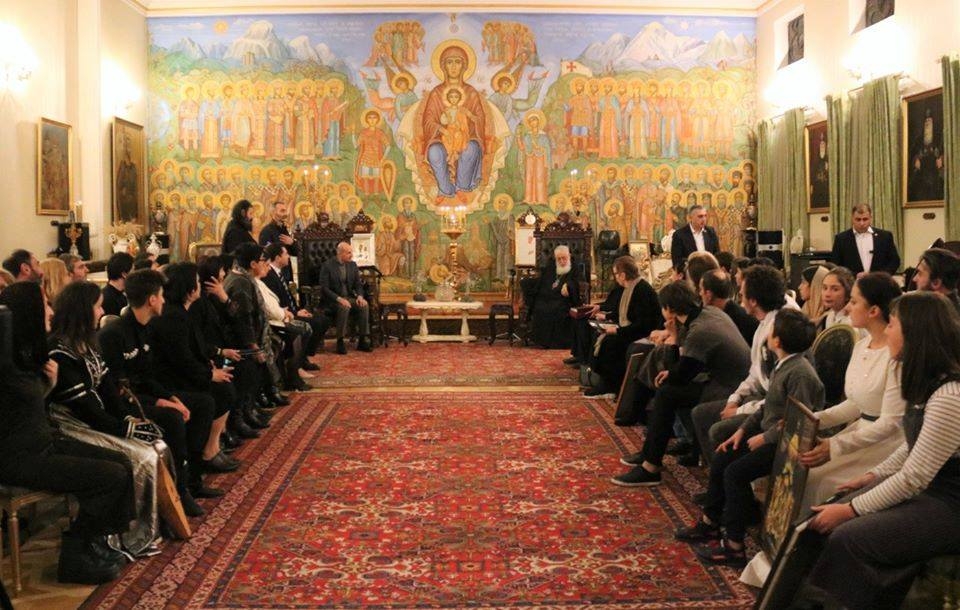 უფრო ახლოს – ერთმანეთთან
