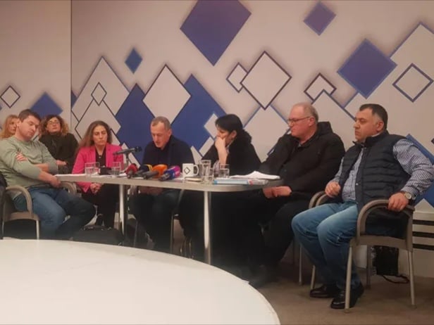 საშტატო ცვლილებები – პროტესტის ფონზე