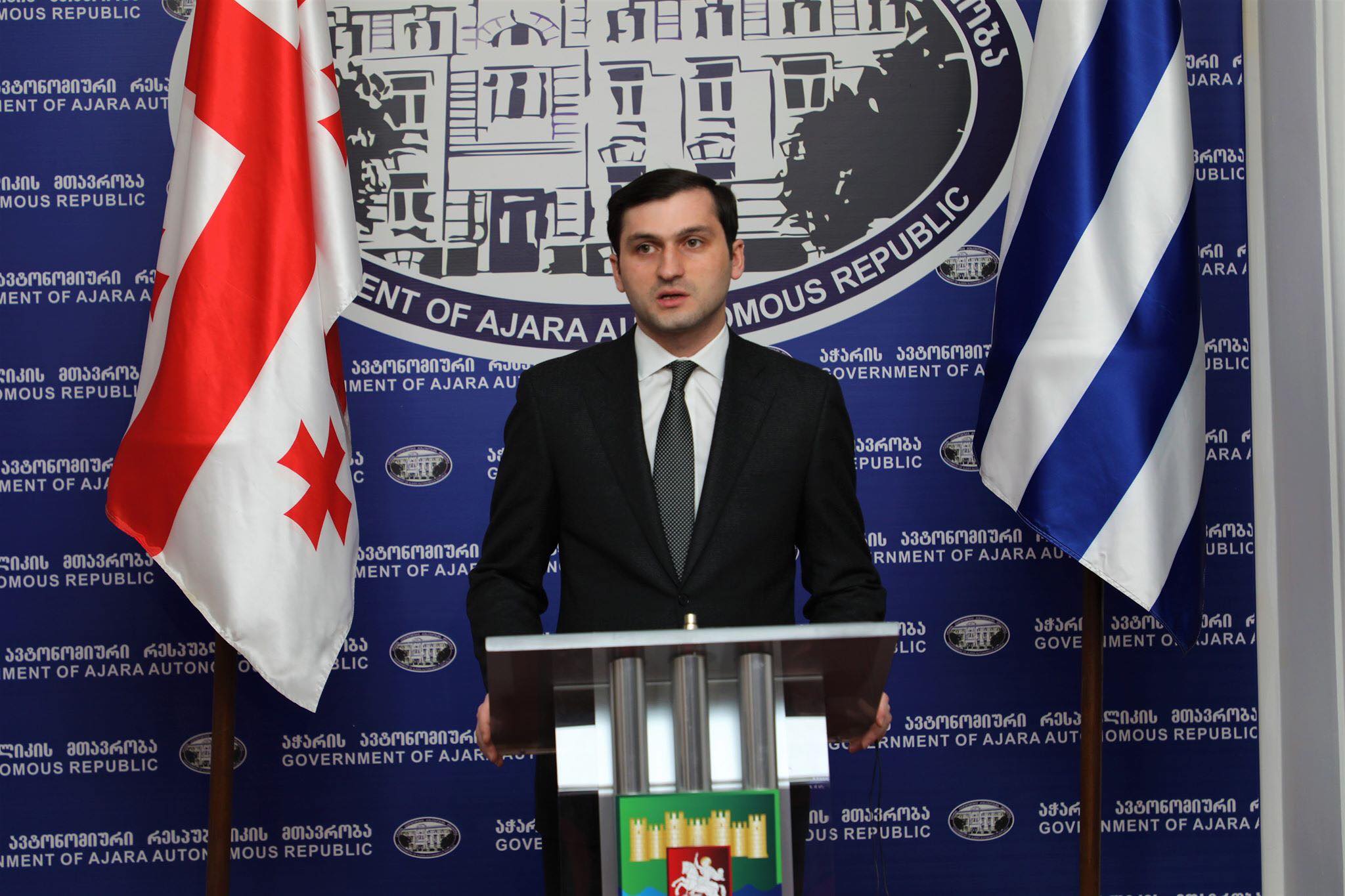 ,,ერთმანეთის გვერდით დგომის დროა”