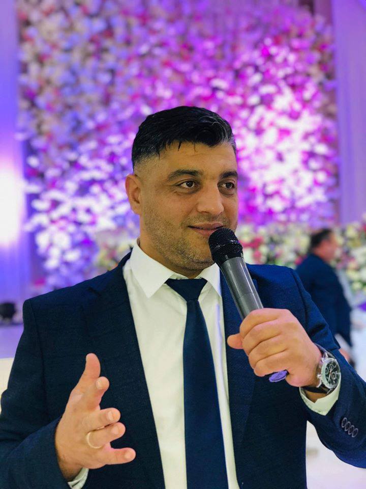 რომან პაქსაძემ გადაწყვიტა საკუთარი სახლის ფანჯრებიდან სიმღერით გაემხნევებინა უბნელები