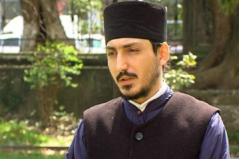 როგორც შობას ვხვდებით ფანჯრებში დანთებული სანთლებით, აღდგომასაც ასე შევხვდეთ და ერთმანეთს ეს ბრწყინვალე დღესასწაული მივულოცოთ.