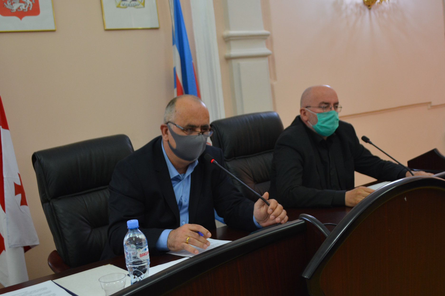 დეპუტატებმა დღის წესრიგით გათვალისწინებულ ხუთ საკითხს მხარი დაუჭირეს