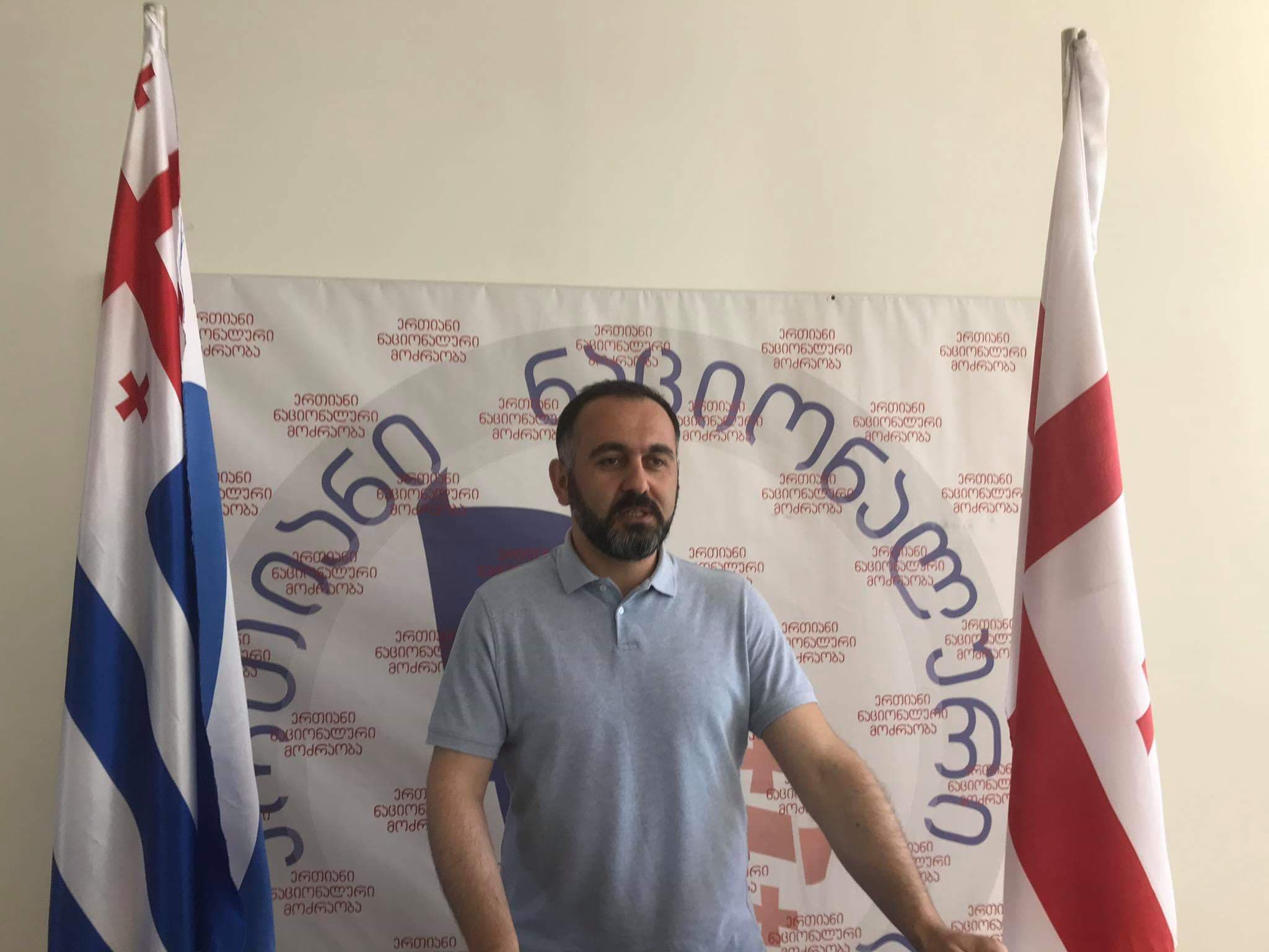 მირდატ ქამადაძემ ლაშა კომახიძე ფრაქციის სხდომაზე მიიწვია