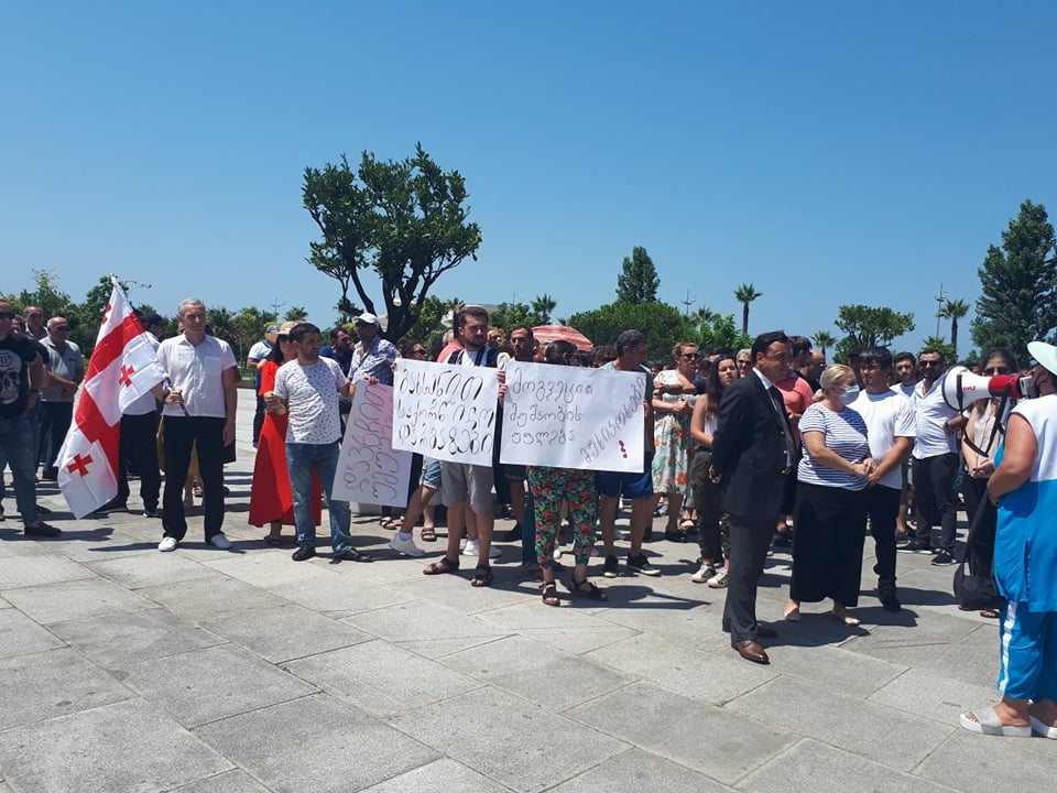 ბათუმში სარიტუალო დარბაზების მეპატრონეებმა აქცია გამართეს