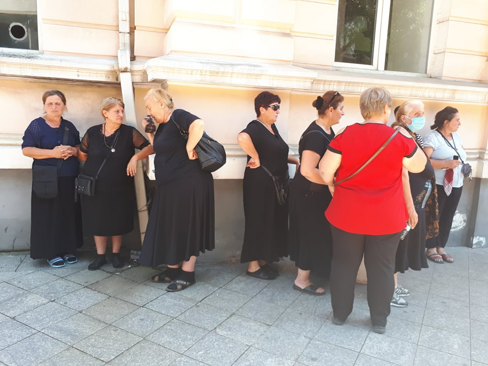 ბათუმის მერიასთან გარემოვაჭრეებმა აქცია გამართეს