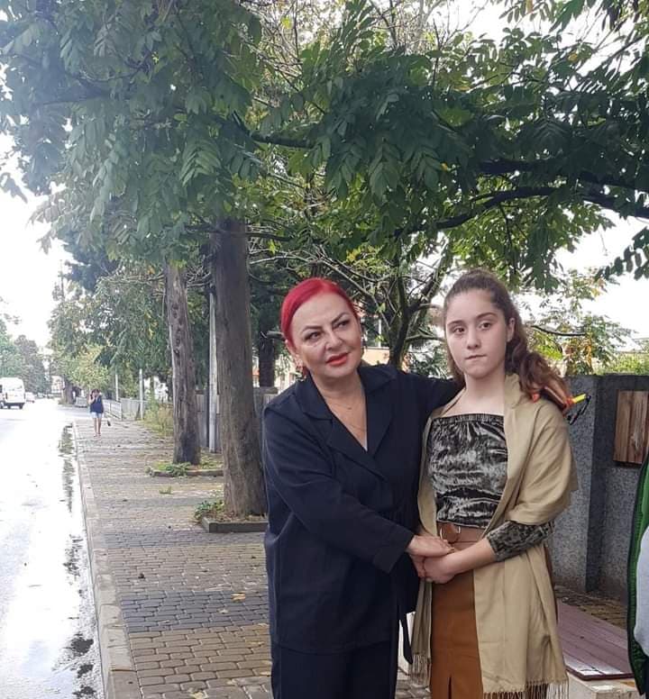 სად იცხოვრებს ობლად დარჩენილი ხელვაჩაურელი გოგონა?
