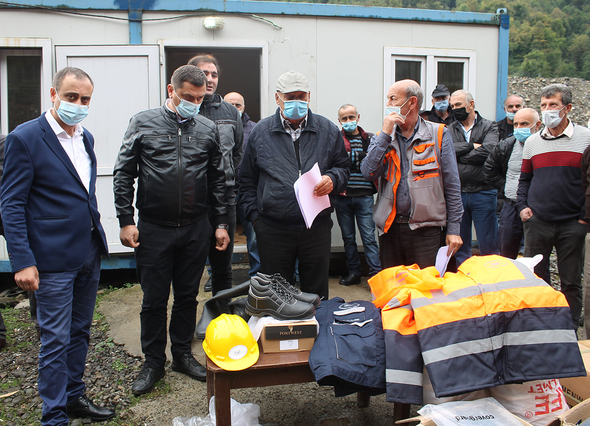 აჭარის საავტომობილო გზების დეპარტამენტის თანამშრომლებს ბრენდირებული, სპეციალიზირებული უნიფორმა გადაეცათ.