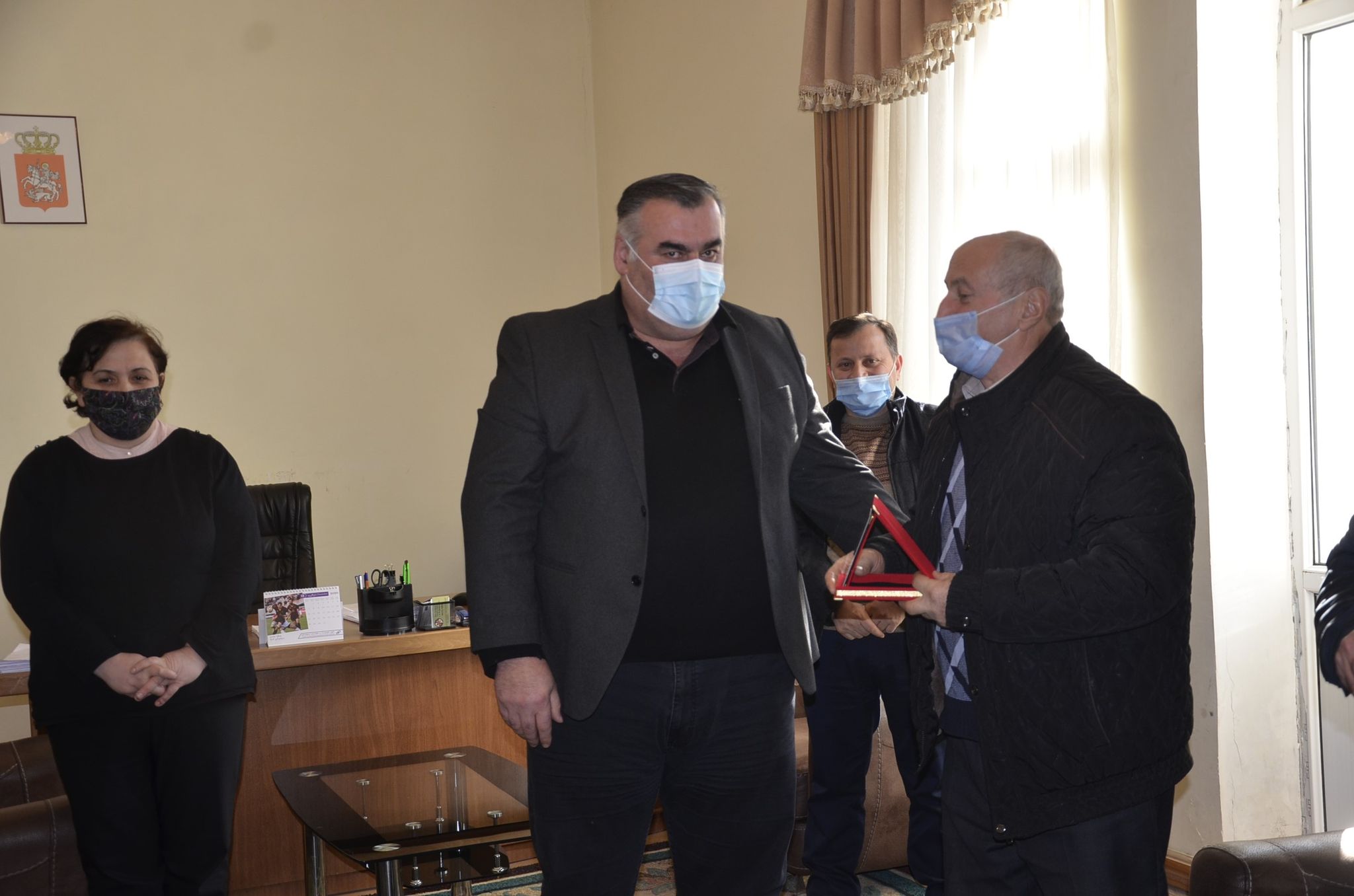 „საპატიო შუახეველები“