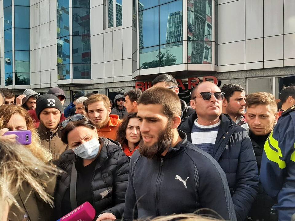 მთავრობის სახლთან აქცია მიმდინარეობს