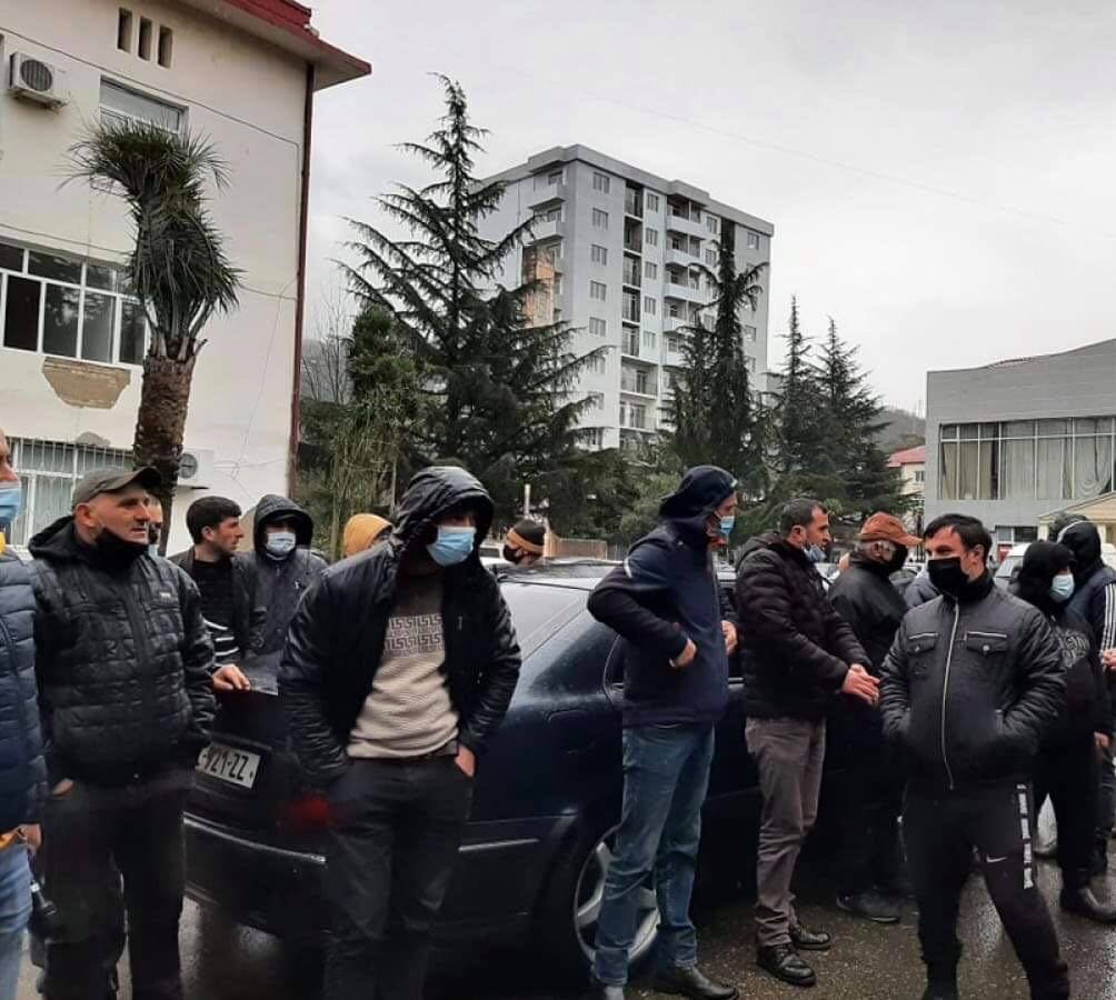 ხელვაჩაურში მიკროავტობუსის მძღოლებმა აქცია გამართეს