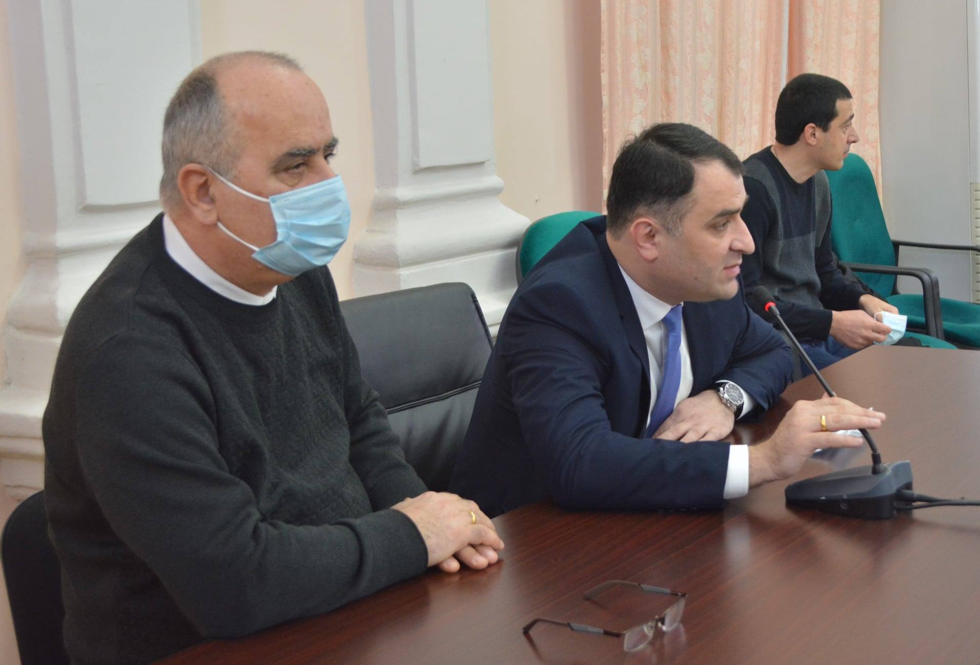 გაცნობითი ხასიათის შეხვედრა – საკრებულოს უმრავლესობასთან