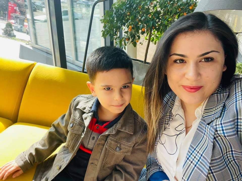5 წლის ბავშვი, რომელიც ინგლისურ ენას მშობლიურივით ფლობს