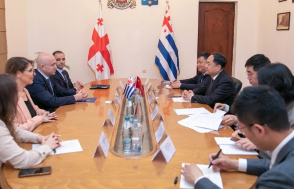 აჭარის მთავრობის თავმჯდომარე ჩინეთის მეგობრობის სახალხო ასოციაციის პრეზიდენტს შეხვდა