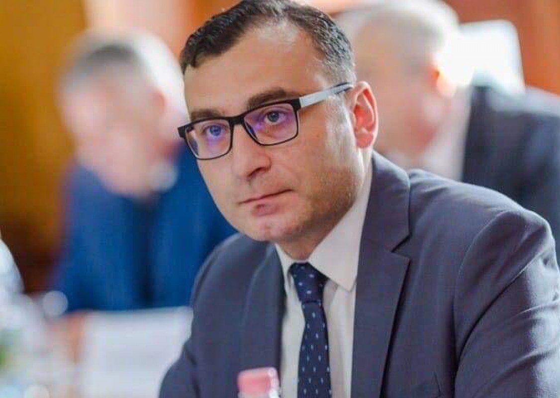 ,,კიდევ ერთხელ დადასტურდა, რომ ,,ნაციონალური მოძრაობა”, თავისი განშტოებებით, მთლიანად ერთ კაცზეა დამოკიდებული