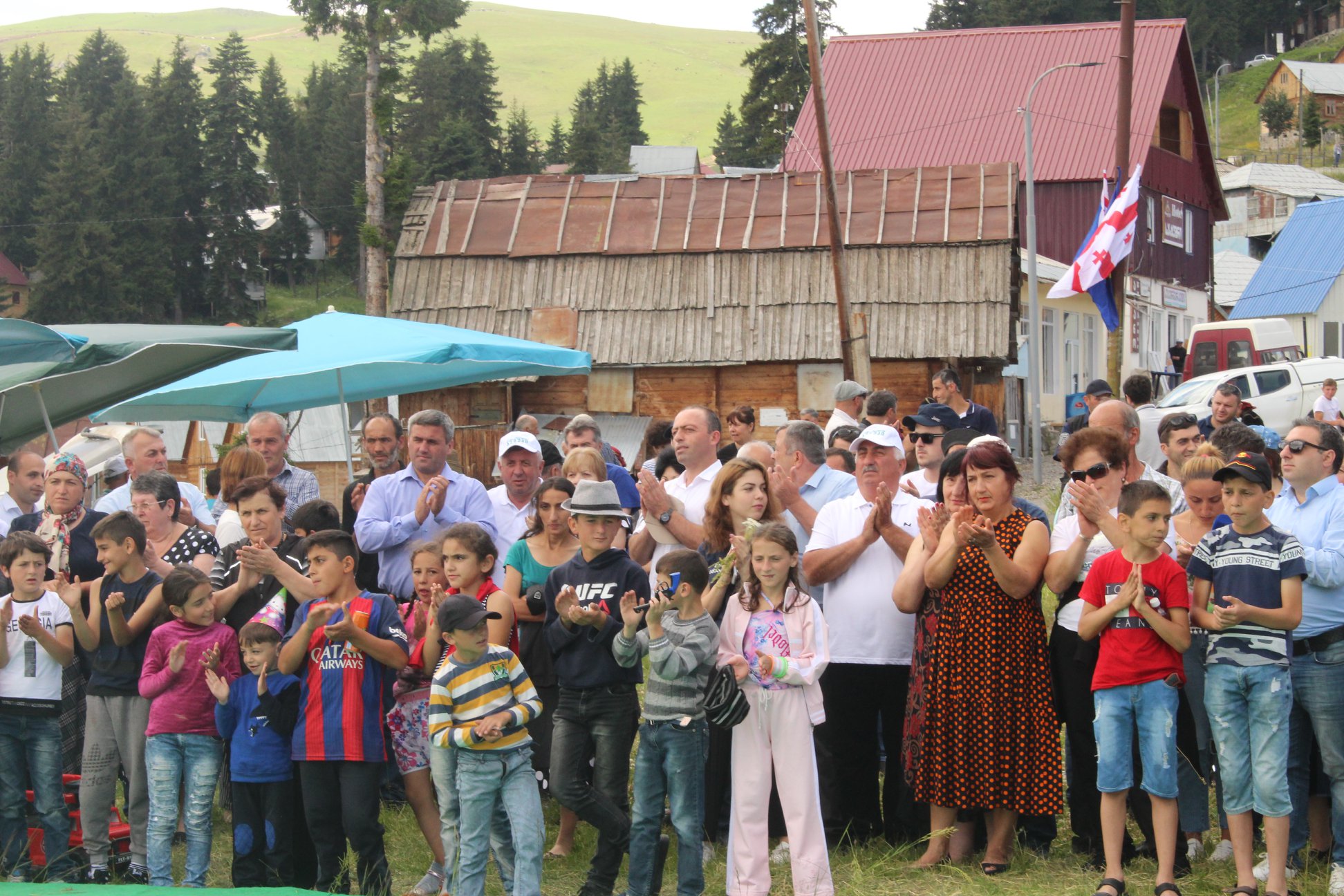 დამსვენებლებისა და ტურისტების მოლოდინში