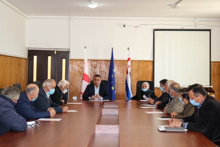 მრჩეველთა საბჭო მუშაობს
