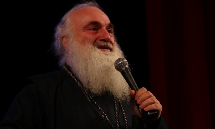 “შემომეგებე, აფხაზეთო” – მამა ადამის საოცარი პერფომანსი ბათუმში