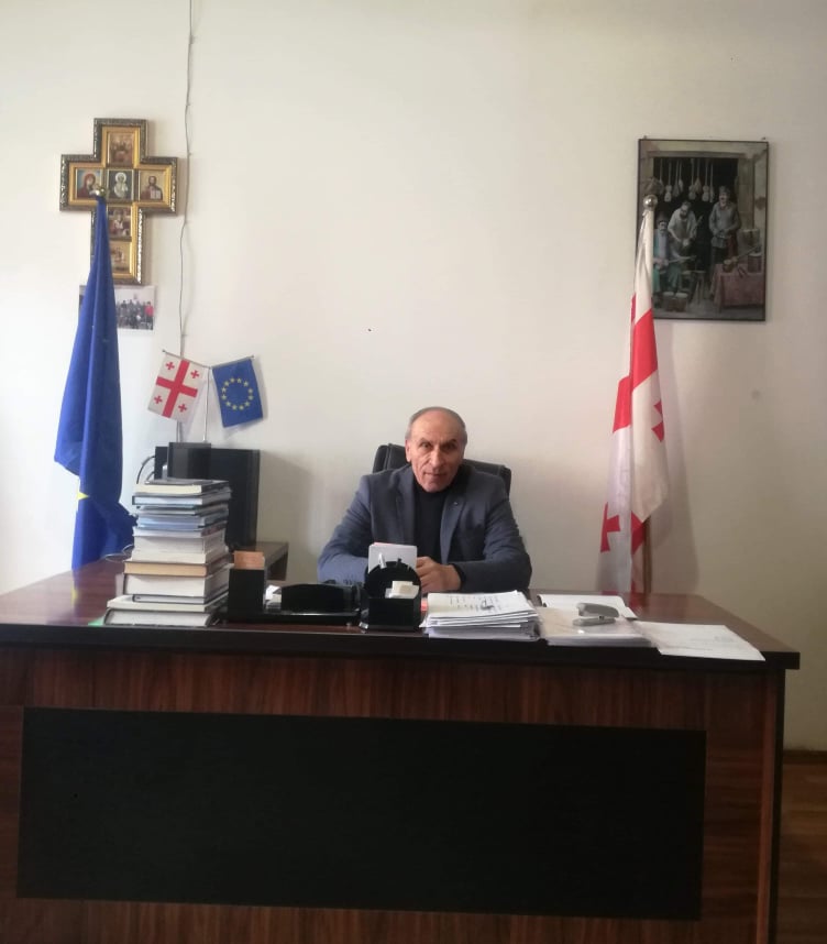 << მათ კვალზე ახალგაზრდები მოდიან >>