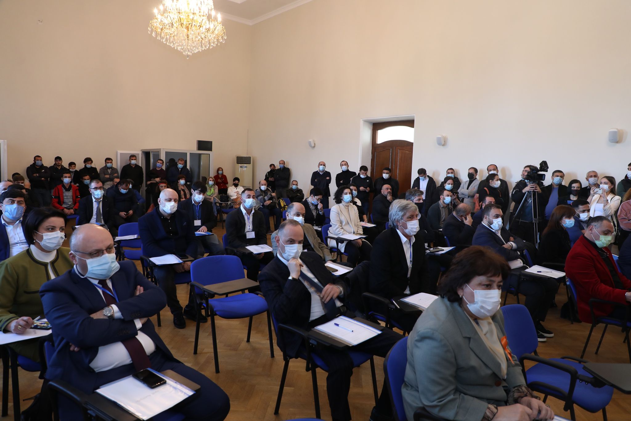 ჩაშლილი სხდომა და ხმაურიანი შეფასებები – ბათუმის ახალარჩეულ საკრებულოში