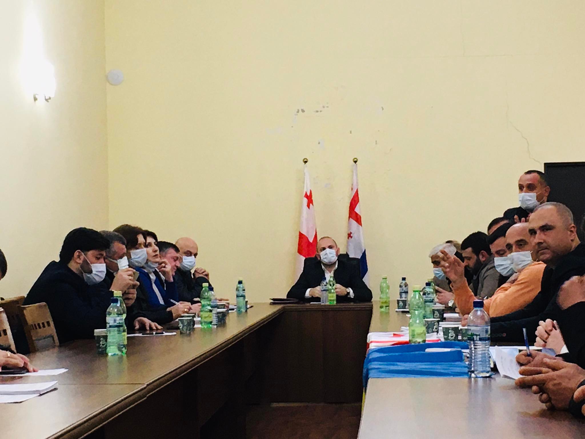 ხელვაჩაურის საკრებულოს სხდომა ხმაურიანად ჩატარდა