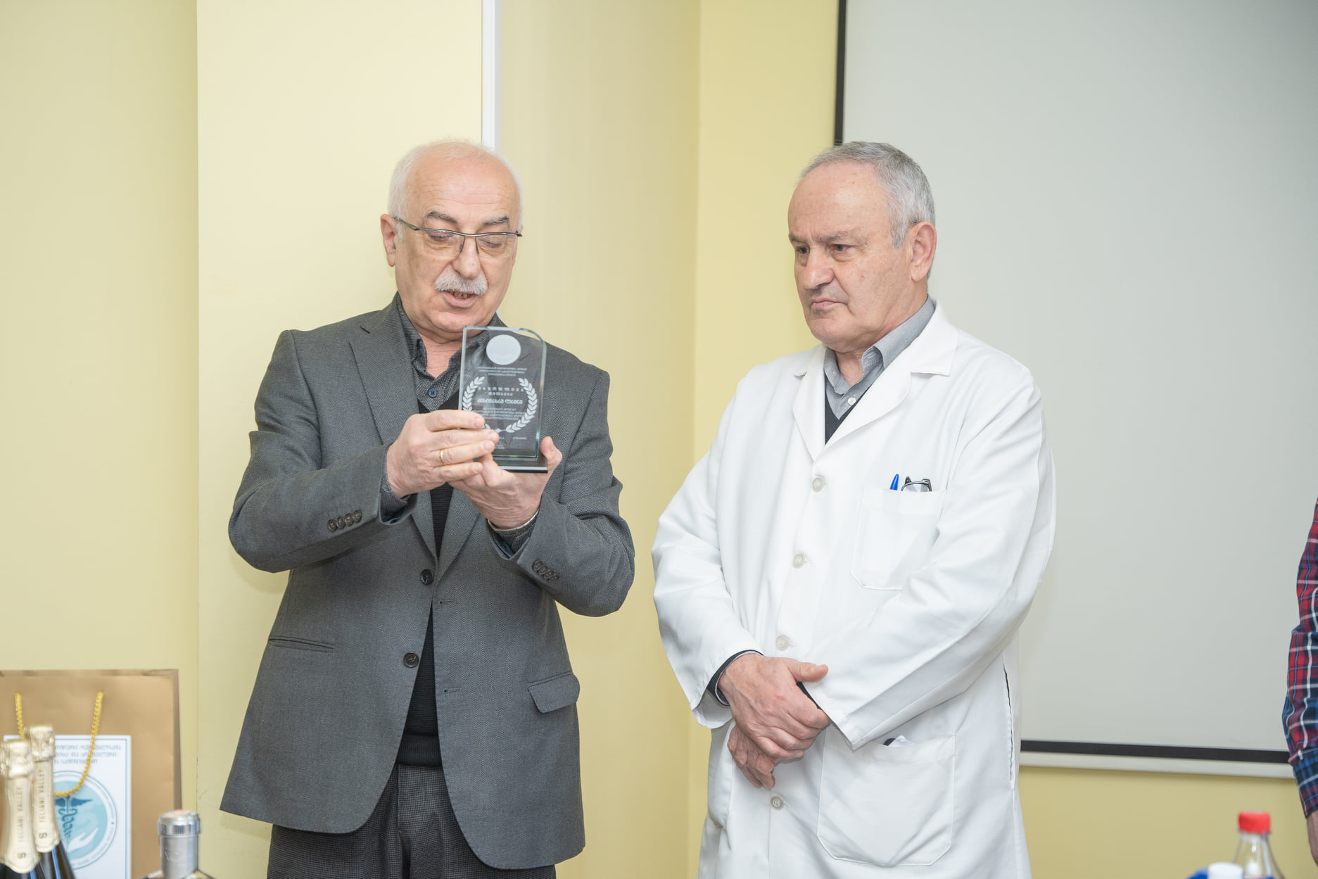 ღვაწლმოსილი ექიმი ჯემალ ნაკაშიძე დაჯილდოვდა