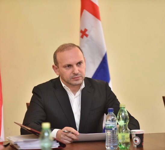 რა მიმართულებებით აპირებს საკრებულოს ახლად არჩეული თავმჯდომარე ხელვაჩაურის მუნიციპალიტეტის განვითარებას?