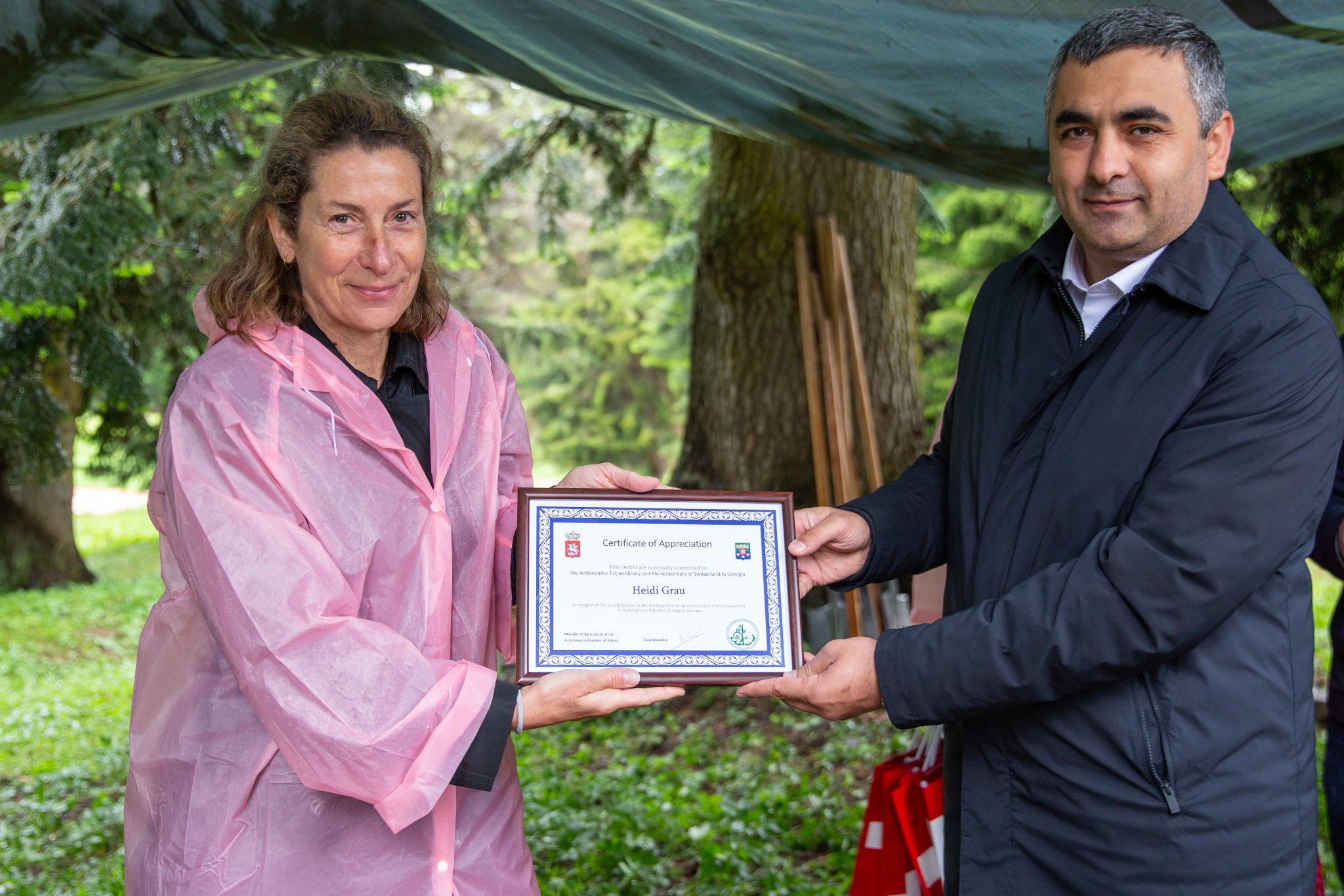 ზაზა შავაძემ შვეიცარიისა და ავსტრიის ელჩებს მადლობის სიგელები გადასცა