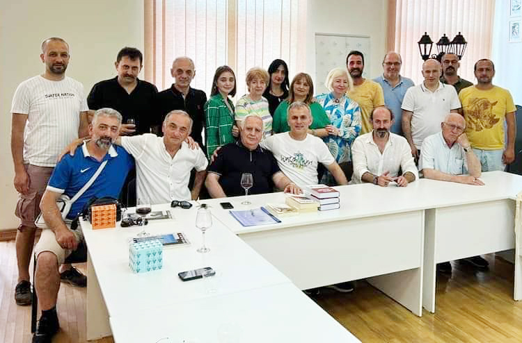 ჭოროხს იქითა და აქეთა ქართველების თვალცრემლიანი ჩახუტება – მწერალთა სახლში