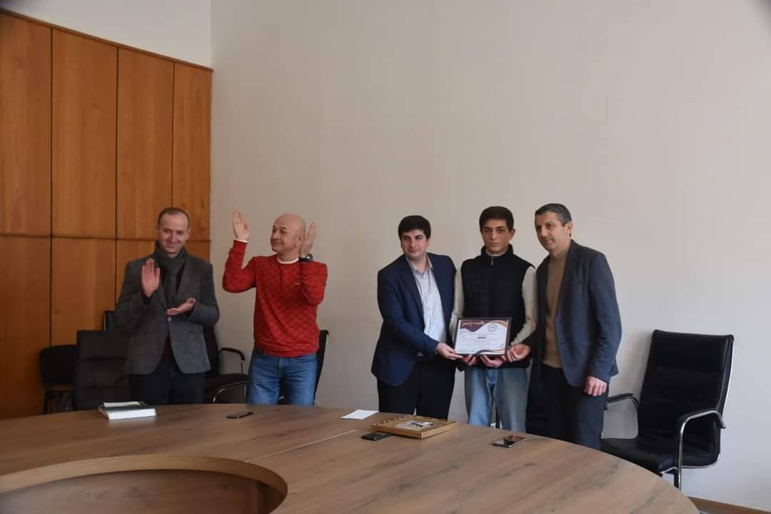 გამარჯვებული მოსწავლე დააჯილდოვეს