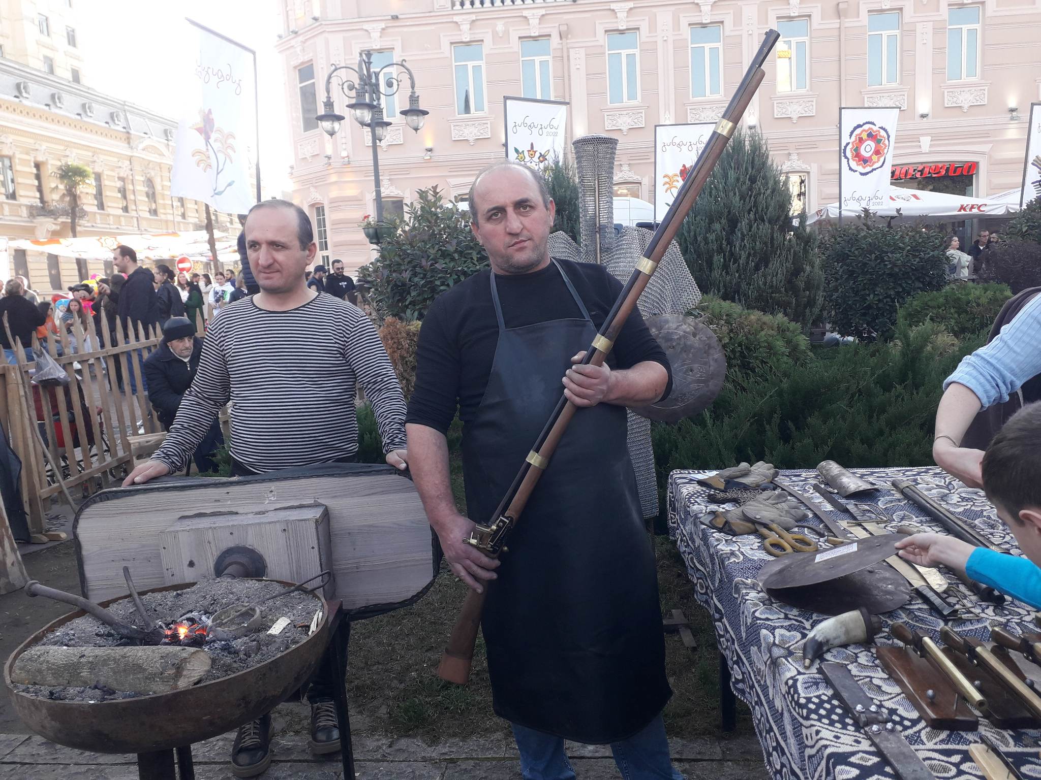 ხელშესახები… ისტორია