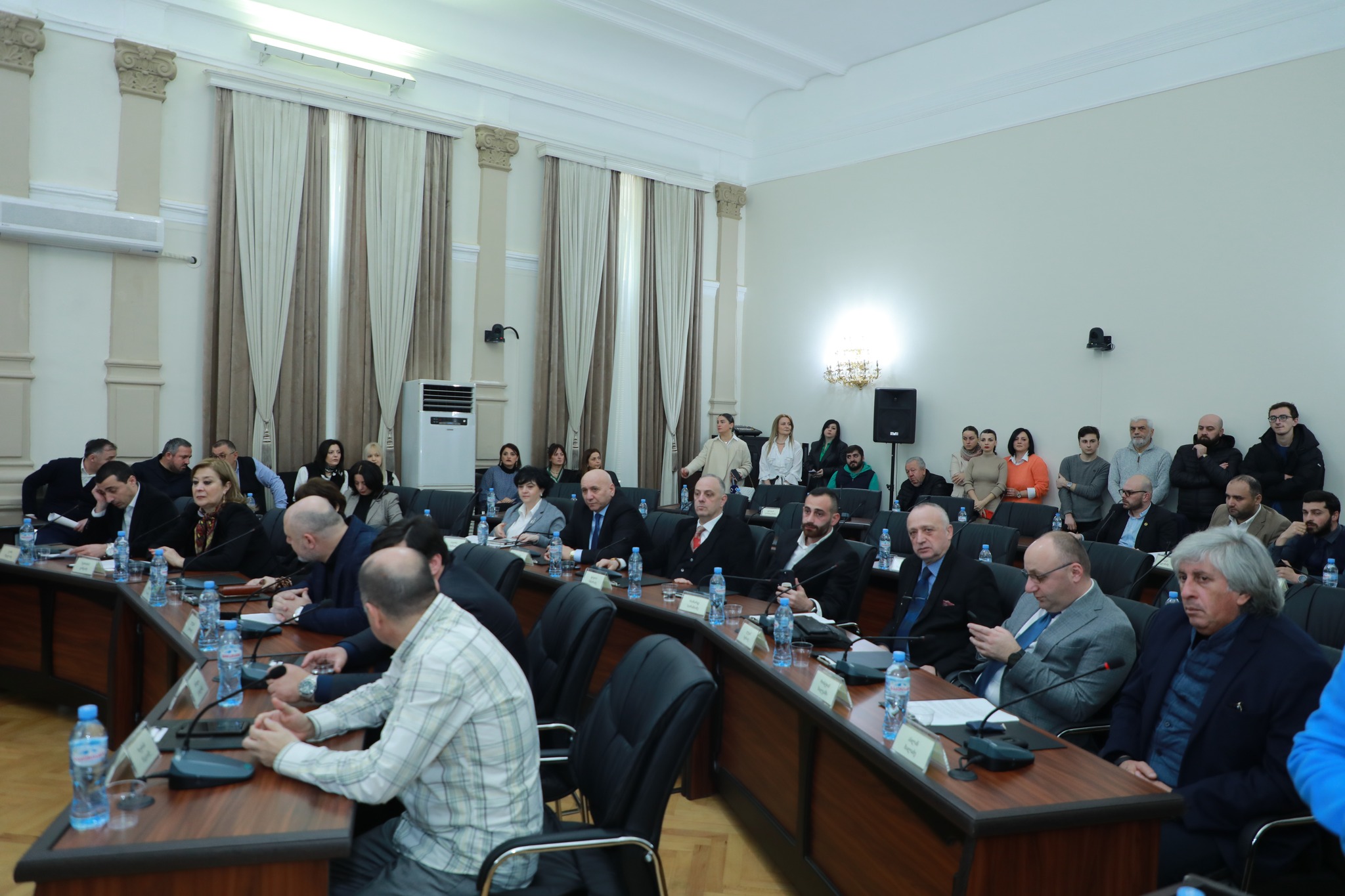 ოპოზიციამ საგანმანათლებლო კომპლექსის მუნიციპალური მნიშვნელობის პროექტად მიჩნევა გააპროტესტა