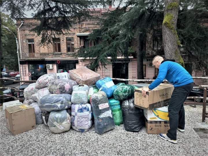 ბათუმში, ,,ლელო საქართველოს” ოფისში, მიწისძვრით დაზარალებულთათვის ჰუმანიტარული დახმარების მიღება გრძელდება