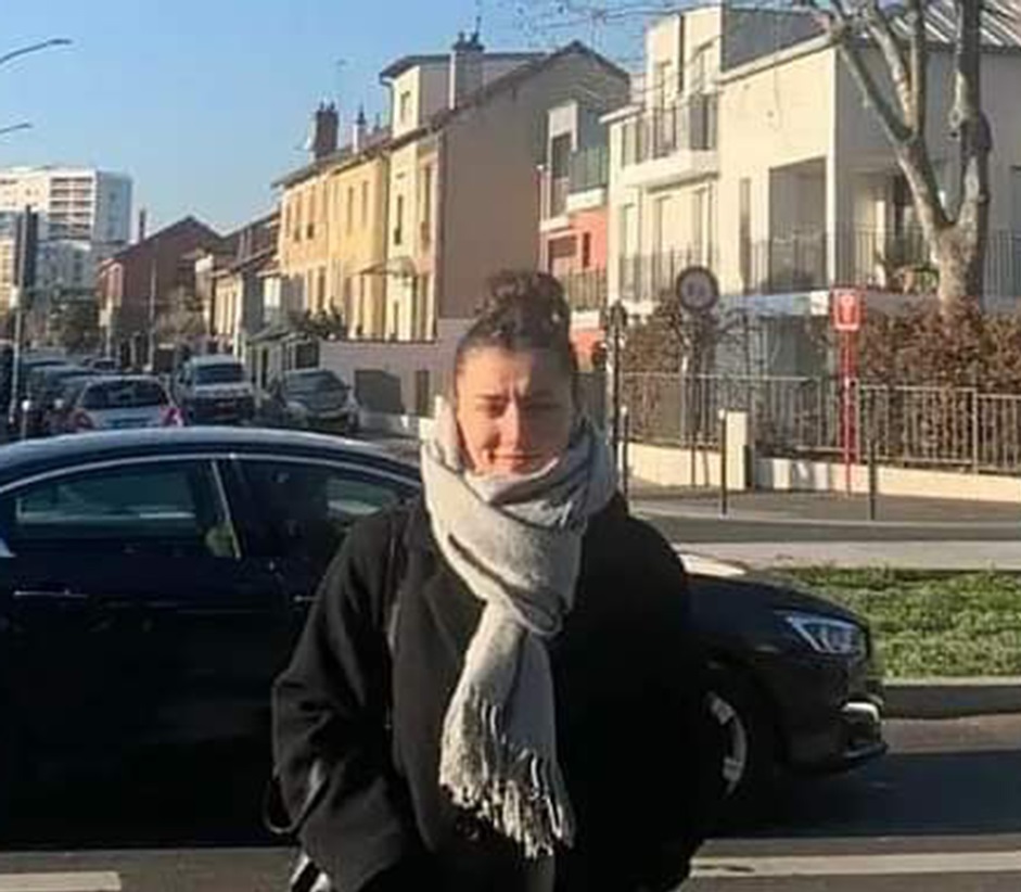 თხილნარელი გოგონა – პარიზში