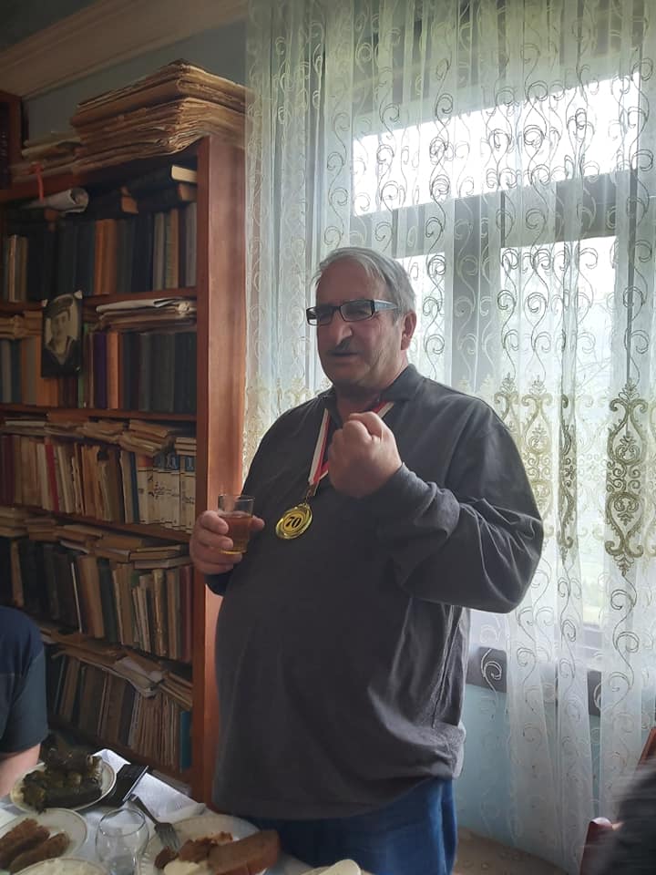 ქედას პირველი მენტორი მასწავლებელი ჰყავს