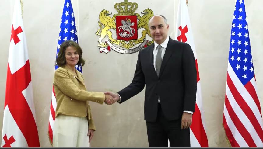 საქართველოს თავდაცვის მინისტრი აშშ-ის ელჩ რობინ დანიგანს შეხვდა
