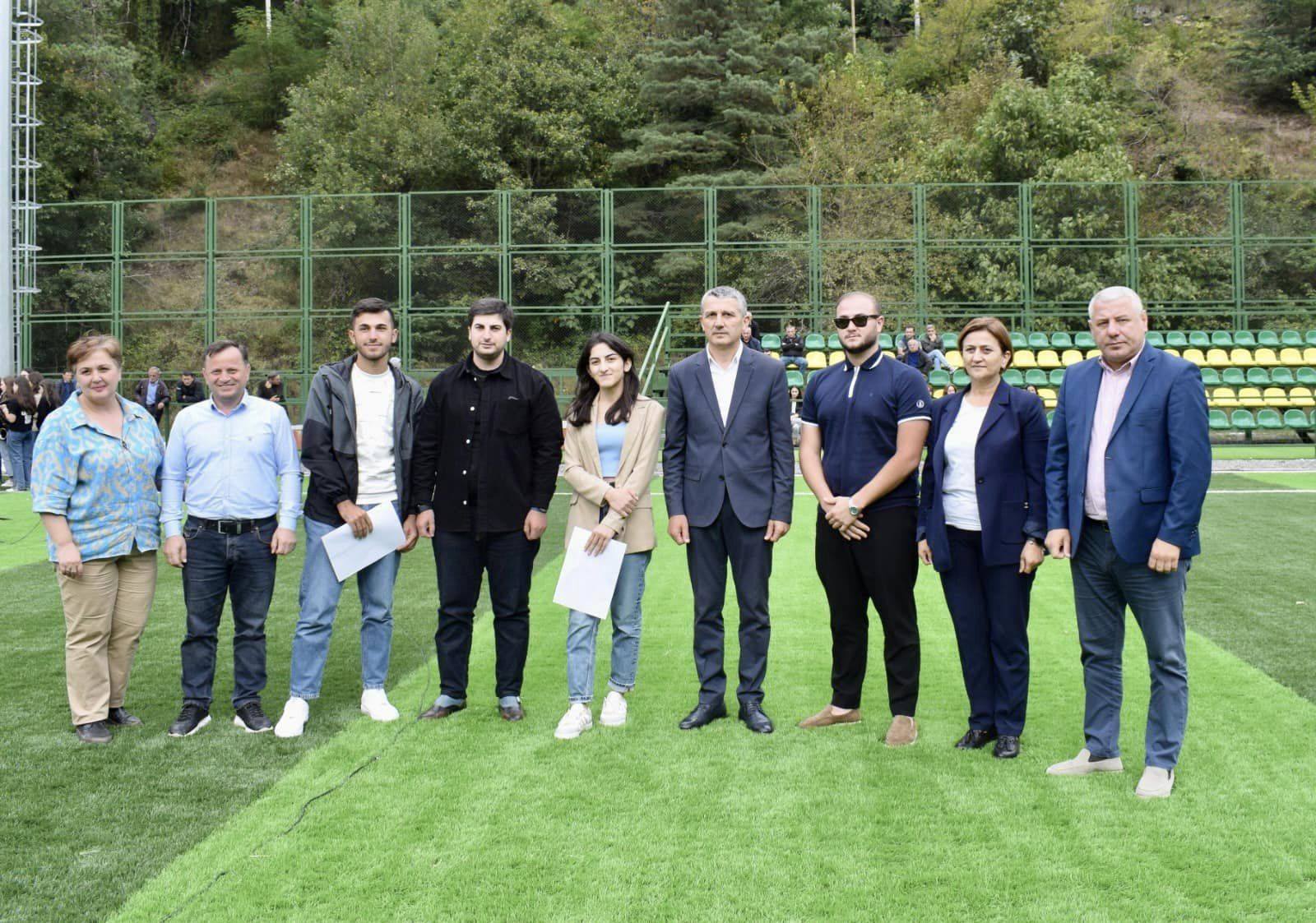 შეხვედრა წარმატებულ ახალგაზრდებთან